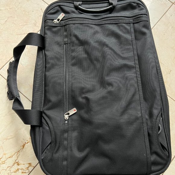 Victorinox X-Large Black Ballistic Nylon Expandable Laptop Briefcase /Backpack. - Picture 4 of 15
